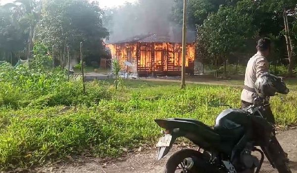 Satu Rumah Warga Desa Alai Mekong Ludes Terbakar Api