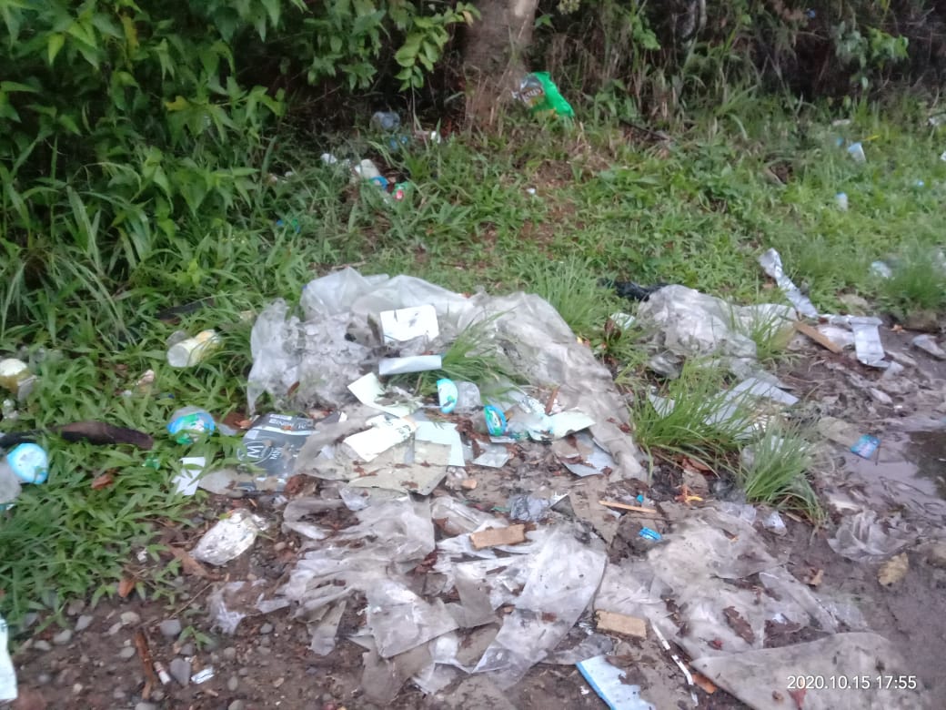 Tumpukan Sampah di Kawasan Hutan Lindung Puarlolo Jadi Spot Foto