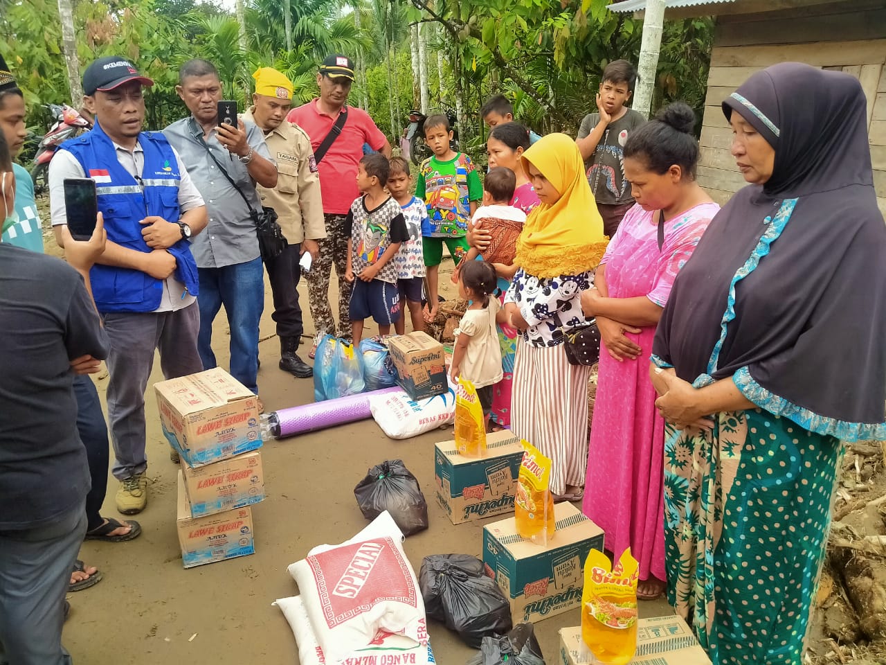 Dinas Sosial Aceh Tenggara Salurkan Bantuan Pasca Banjir Bandang