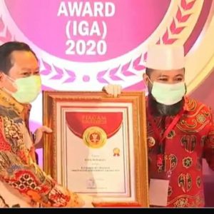 Usai Pilkada, Wali Kota Helmi Hasan Terima Penghargaan Kota Inovatif se-Indonesia