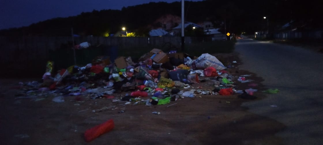 Sampah Menumpuk di Kota Bobong, Begini Penjelasan Petugas