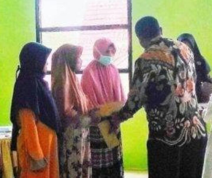 Jelang Ramadhan, Kemenag Aceh Singkil Distribusikan Zakat kepada Mustahik dan Mualaf