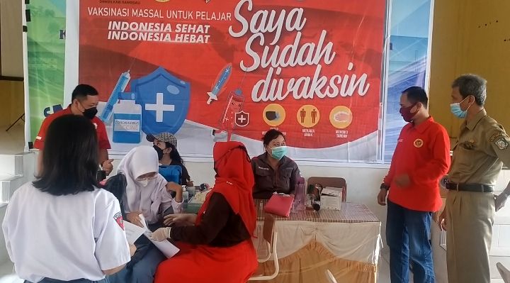 BINDA, PDKS, dan Dinkes Gelar Vaksinasi di SMKN 1 Sanggau