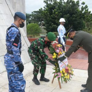 Danrem 101/Antasari Pimpin Ziarah HUT Ke-76 TNI di Kalsel