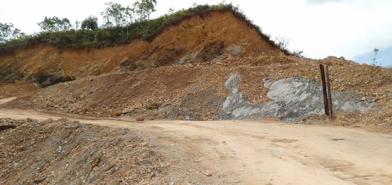 Tambang Batu di KM 13 Jalan Eks Kayu Lapis. Kecamatan Sekadau Hilir Kabupaten Sekadau,Selasa (2/11/2021).(Foto/Yahya Iskandar)