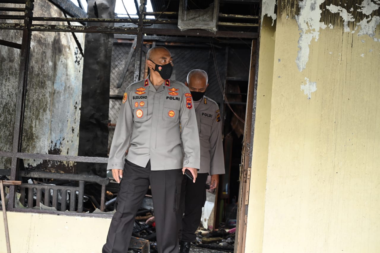 Wakapolda Kalsel Tinjau Kebakaran Asrama Polisi di Banjarmasin Utara