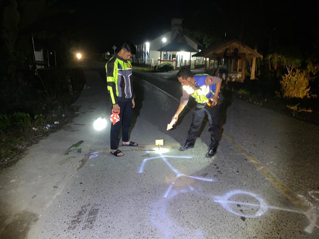 Satlantas Polres Bartim Gerak Cepat TPTKP Kecelakaan Maut di Jalan Ampah – Buntok Menyebabkan Satu Korban Meninggal Dunia