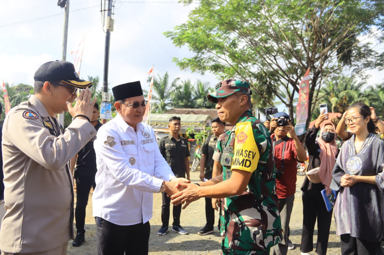 Bupati – Wabup Sambut Tim Wasev TNI Cek Langsung TMMD di Kotabaru