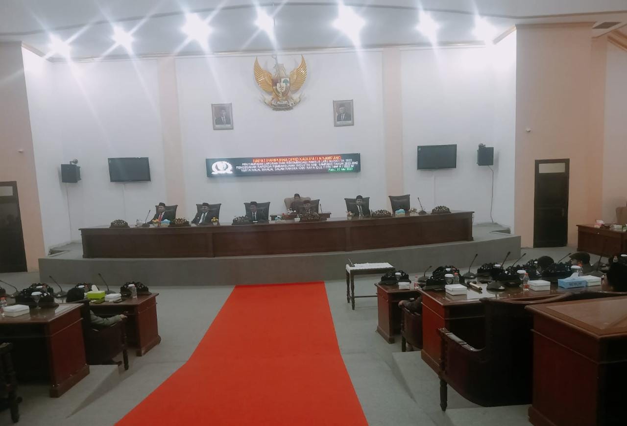 Bupati dan Wabup Hadiri Sidang Paripurna DPRD Sampang