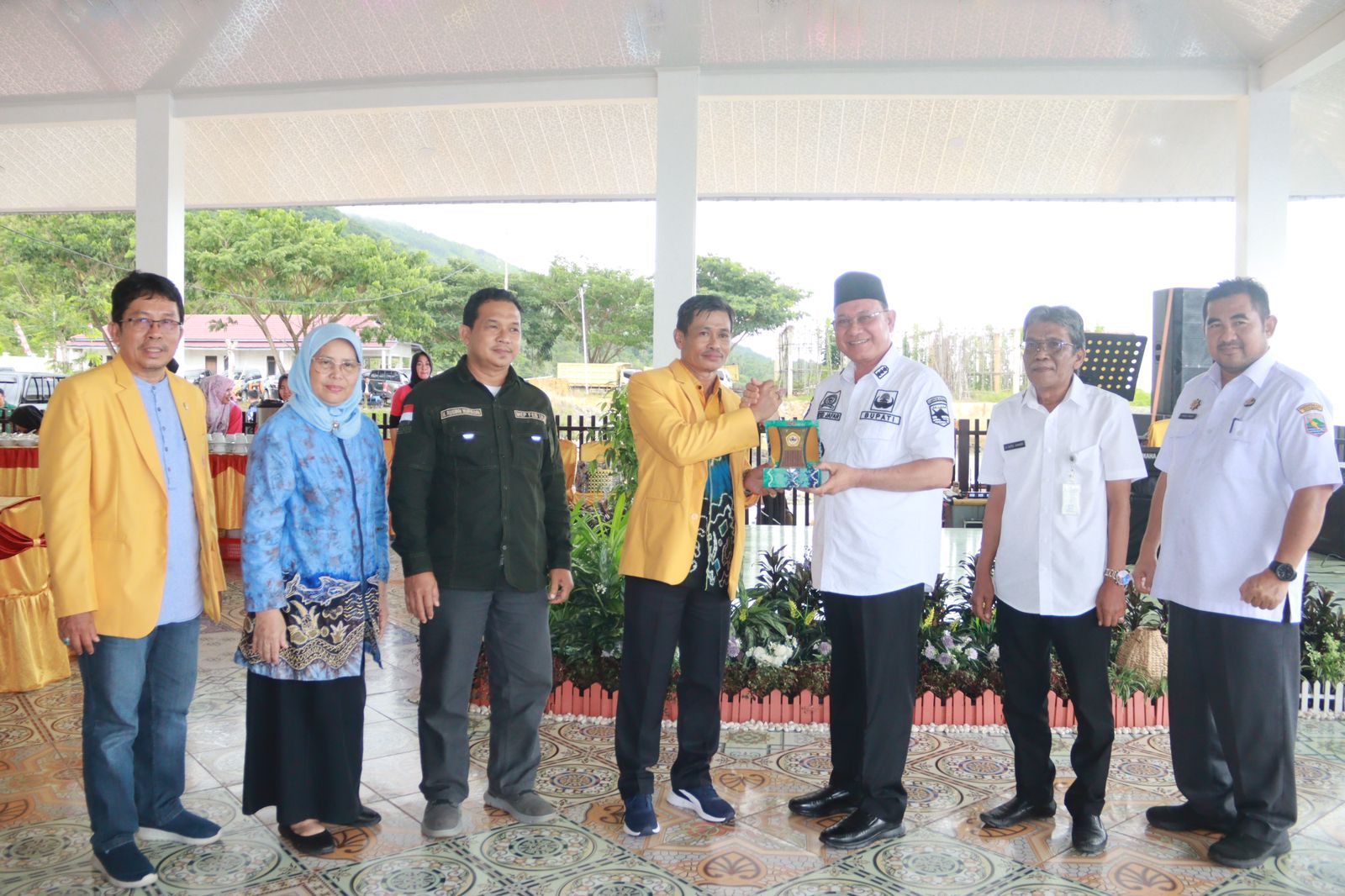 Bupati Sayed Jafar Terima Penghargaan dari Universitas Lambung Mangkurat