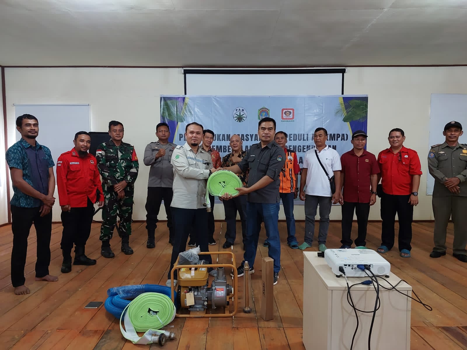 PT Parna Agromas Salurkan CSR Alat Pemadam Kebakaran dan Pembentukan MPA
