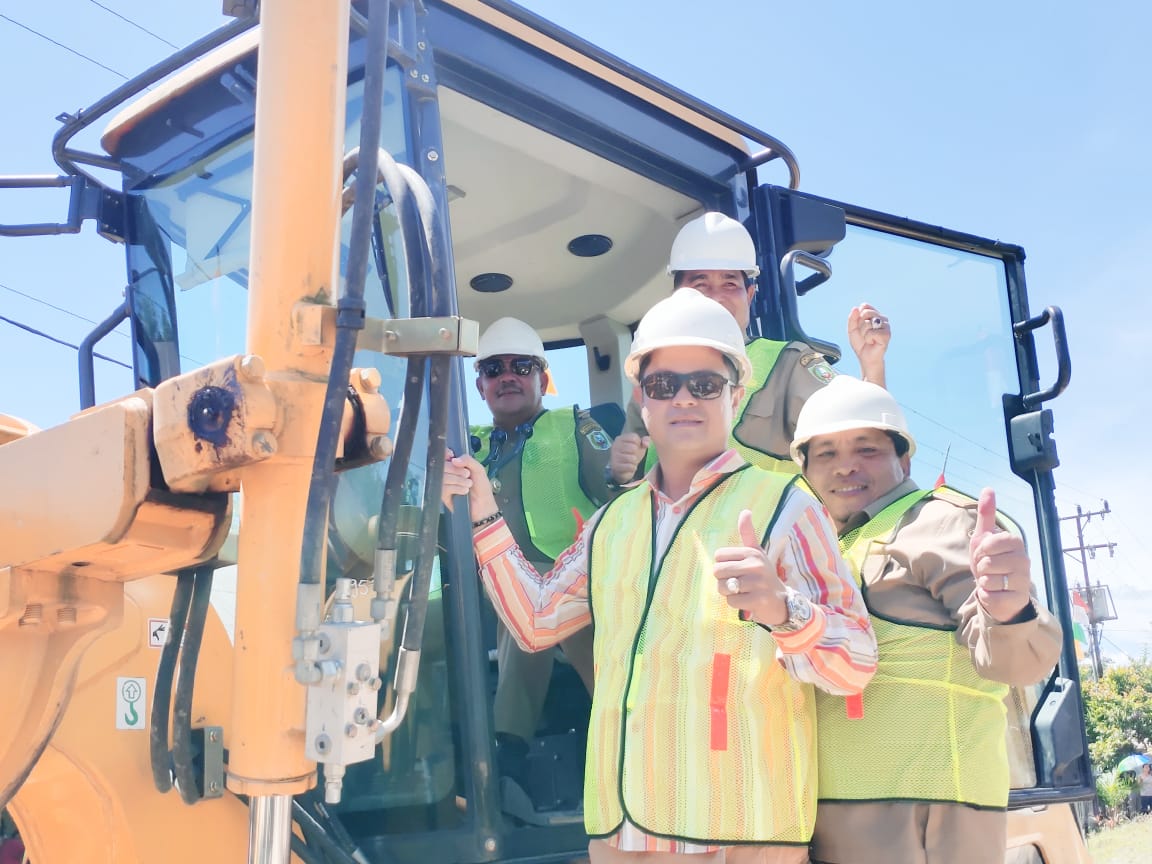 Bupati Sanggau Launching Jalan Kenaman-Lomur Sepanjang 2,6 Kilo Meter