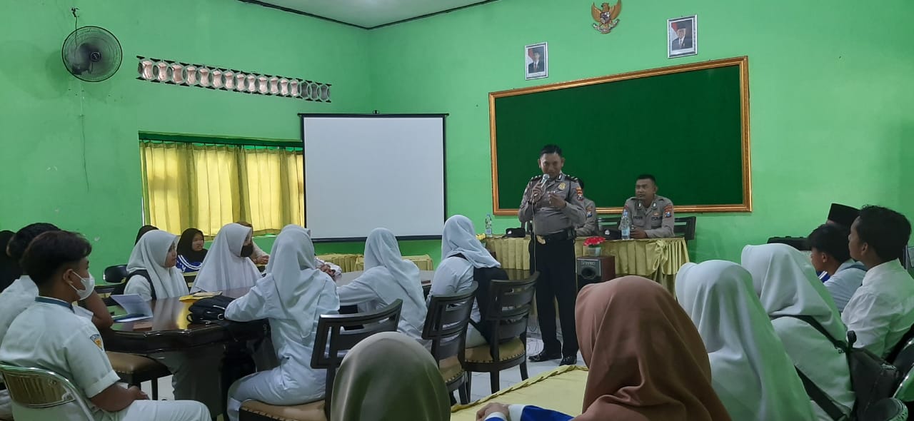 Sat Binmas Polres Sampang Gelar Kegiatan Pembinaan dan Penyuluhan ke Sekolah-Sekolah